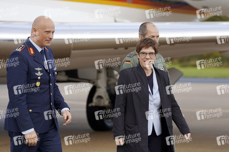 Bundesverteidigungsministerin Annegret Kramp-Karrenbauer in Nörvenich