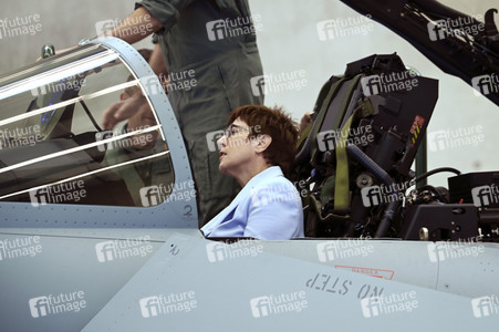 Bundesverteidigungsministerin Annegret Kramp-Karrenbauer in Nörvenich