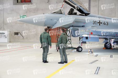 Bundesverteidigungsministerin Annegret Kramp-Karrenbauer in Nörvenich