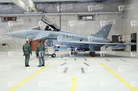 Bundesverteidigungsministerin Annegret Kramp-Karrenbauer in Nörvenich