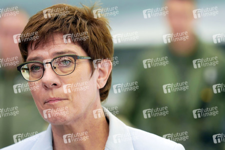 Bundesverteidigungsministerin Annegret Kramp-Karrenbauer in Nörvenich