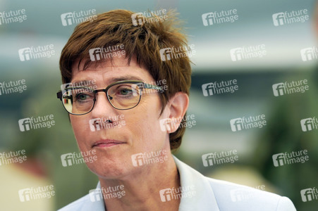 Bundesverteidigungsministerin Annegret Kramp-Karrenbauer in Nörvenich