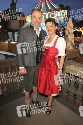 In Käfers Wiesn Schänke auf dem Oktoberfest 2019 in München