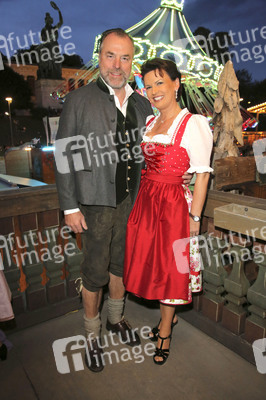 In Käfers Wiesn Schänke auf dem Oktoberfest 2019 in München