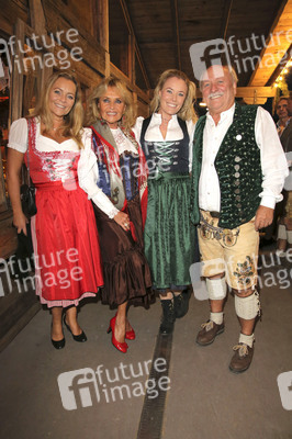 In Käfers Wiesn Schänke auf dem Oktoberfest 2019 in München