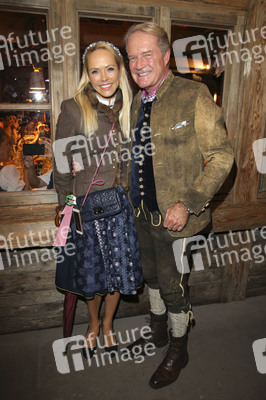 In Käfers Wiesn Schänke auf dem Oktoberfest 2019 in München