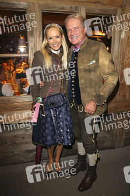In Käfers Wiesn Schänke auf dem Oktoberfest 2019 in München