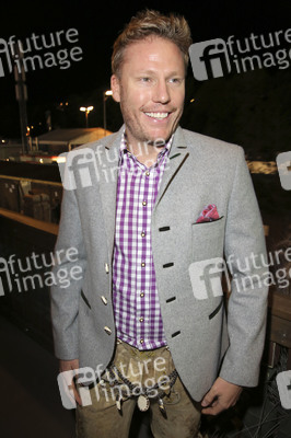 In Käfers Wiesn Schänke auf dem Oktoberfest 2019 in München