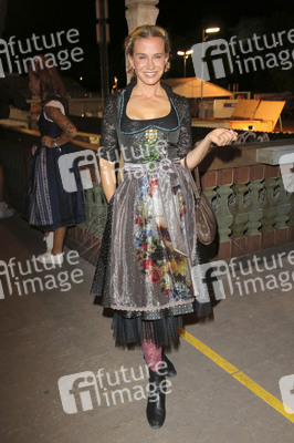 In Käfers Wiesn Schänke auf dem Oktoberfest 2019 in München