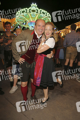 In Käfers Wiesn Schänke auf dem Oktoberfest 2019 in München