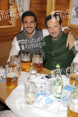 Im Schützen-Festzelt auf dem Oktoberfest 2019 in München