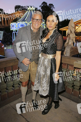 In Käfers Wiesn Schänke auf dem Oktoberfest 2019 in München