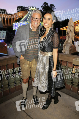 In Käfers Wiesn Schänke auf dem Oktoberfest 2019 in München