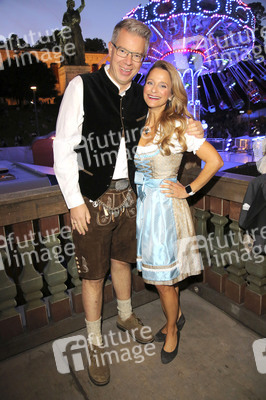 In Käfers Wiesn Schänke auf dem Oktoberfest 2019 in München