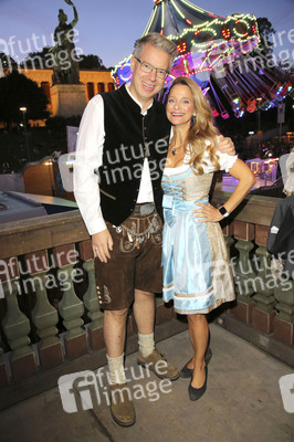 In Käfers Wiesn Schänke auf dem Oktoberfest 2019 in München