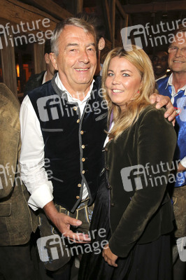 In Käfers Wiesn Schänke auf dem Oktoberfest 2019 in München