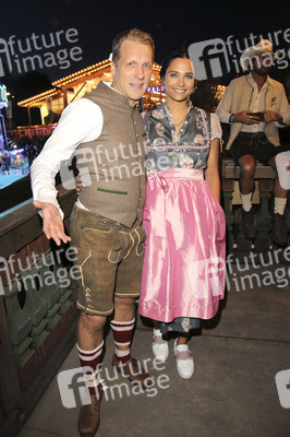 In Käfers Wiesn Schänke auf dem Oktoberfest 2019 in München