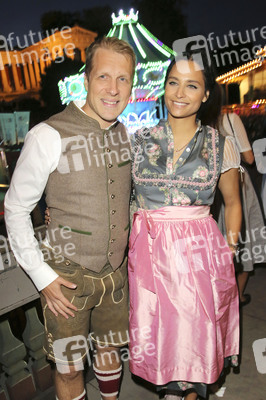 In Käfers Wiesn Schänke auf dem Oktoberfest 2019 in München