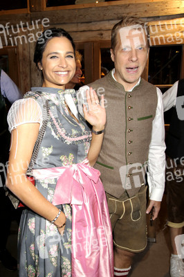 In Käfers Wiesn Schänke auf dem Oktoberfest 2019 in München