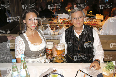 In Käfers Wiesn Schänke auf dem Oktoberfest 2019 in München