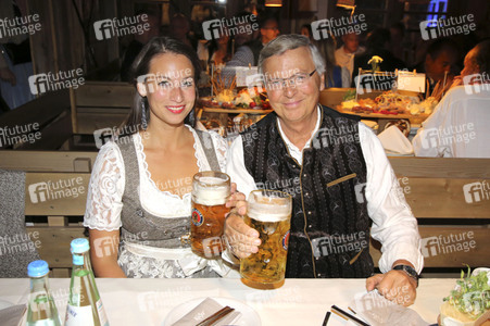 In Käfers Wiesn Schänke auf dem Oktoberfest 2019 in München