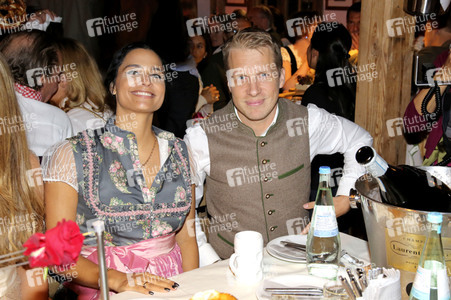 In Käfers Wiesn Schänke auf dem Oktoberfest 2019 in München