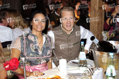 In Käfers Wiesn Schänke auf dem Oktoberfest 2019 in München