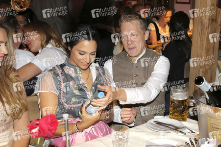 In Käfers Wiesn Schänke auf dem Oktoberfest 2019 in München