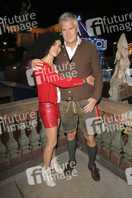 In Käfers Wiesn Schänke auf dem Oktoberfest 2019 in München