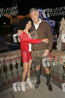 In Käfers Wiesn Schänke auf dem Oktoberfest 2019 in München