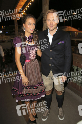 In Käfers Wiesn Schänke auf dem Oktoberfest 2019 in München