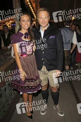 In Käfers Wiesn Schänke auf dem Oktoberfest 2019 in München