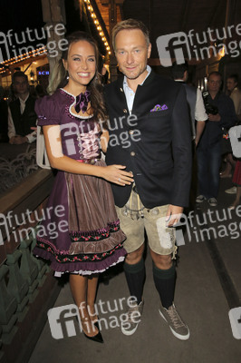 In Käfers Wiesn Schänke auf dem Oktoberfest 2019 in München