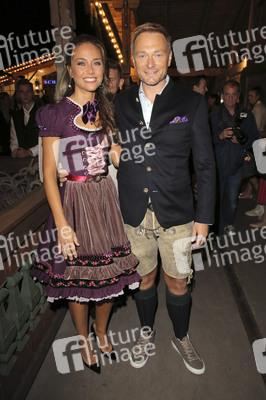 In Käfers Wiesn Schänke auf dem Oktoberfest 2019 in München