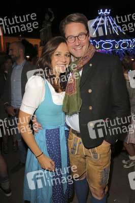 In Käfers Wiesn Schänke auf dem Oktoberfest 2019 in München