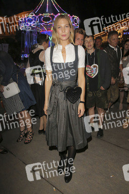 In Käfers Wiesn Schänke auf dem Oktoberfest 2019 in München