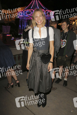 In Käfers Wiesn Schänke auf dem Oktoberfest 2019 in München