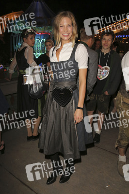 In Käfers Wiesn Schänke auf dem Oktoberfest 2019 in München