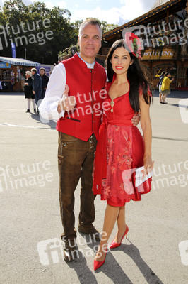Red Damen Wiesn auf dem Oktoberfest 2019 in München