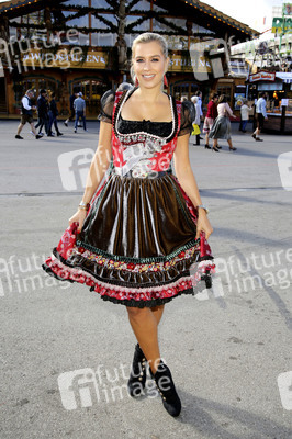 Red Damen Wiesn auf dem Oktoberfest 2019 in München
