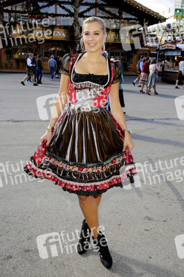 Red Damen Wiesn auf dem Oktoberfest 2019 in München
