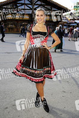Red Damen Wiesn auf dem Oktoberfest 2019 in München