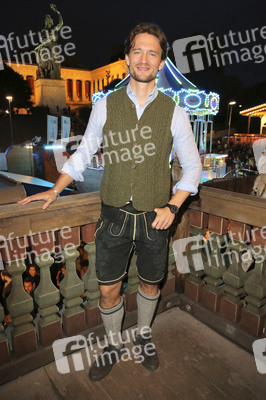 In Käfers Wiesn Schänke auf dem Oktoberfest 2019 in München