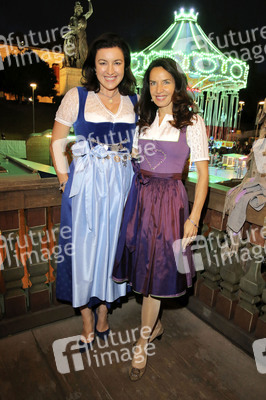 In Käfers Wiesn Schänke auf dem Oktoberfest 2019 in München