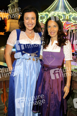 In Käfers Wiesn Schänke auf dem Oktoberfest 2019 in München