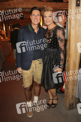 In Käfers Wiesn Schänke auf dem Oktoberfest 2019 in München