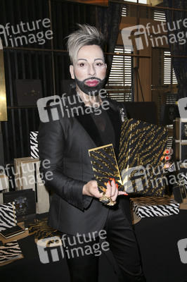 Präsentation 'Röömerturm by Glööckler' in Hamburg