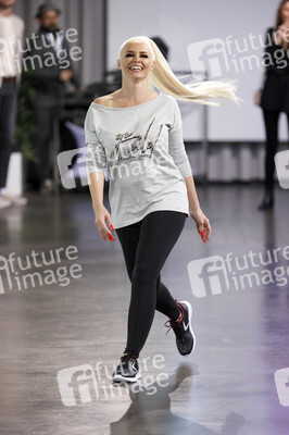 Sportswear-Präsentation von Daniela Katzenberger in Köln