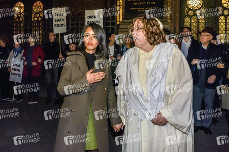 Mahnwache vor der Neuen Synagoge in Berlin
