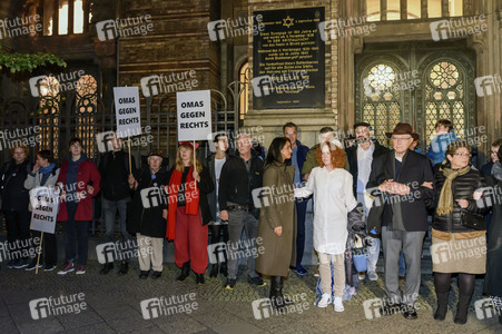 Mahnwache vor der Neuen Synagoge in Berlin